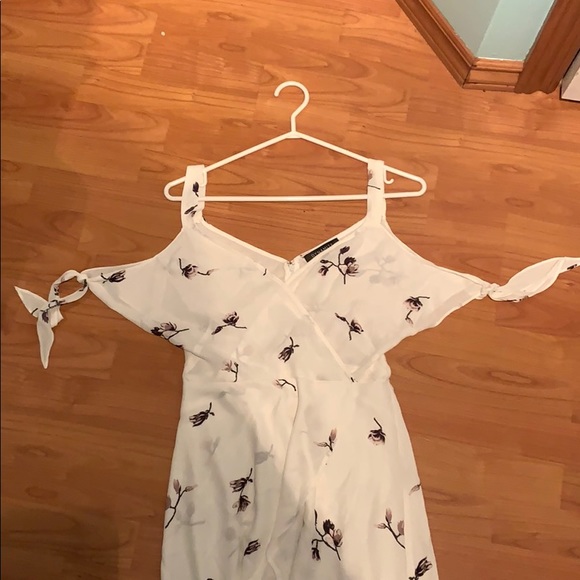 Cold-shoulder dress - Picture 2 of 5